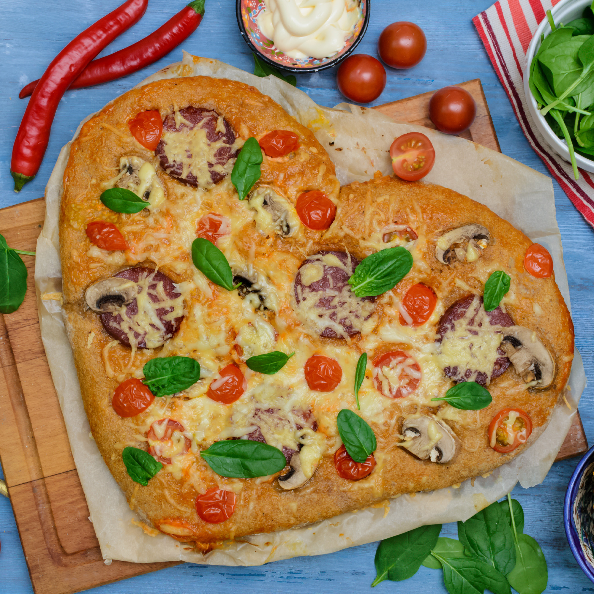 En este momento estás viendo PIZZA DE CHAMPIS, TOMATITOS Y EXTRA DE AMOR