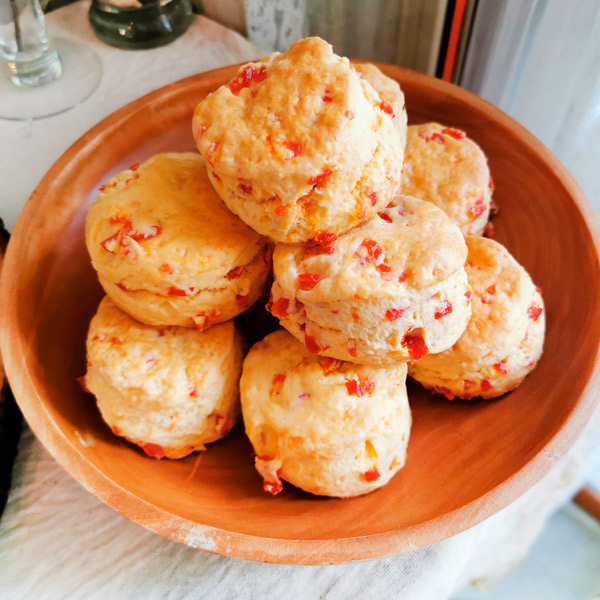 En este momento estás viendo MUFFINS DE JAMÓN, MANZANA Y QUESO PECORINO